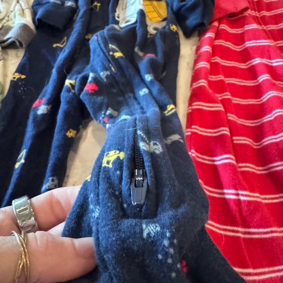 6-9M - pack of 3 - footies-  Burt’s bees & Carters - Picture 9 of 14